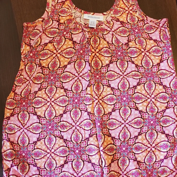 Motherhood Maternity tank top. Size Small. Flattering print.Comfortable stylish - Picture 3 of 4
